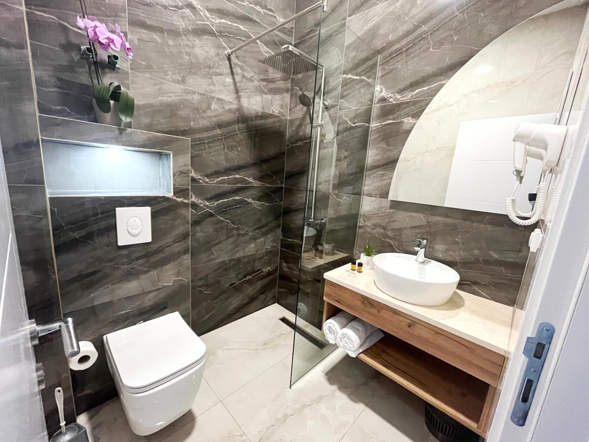 Supreme Luxury Aparthotel Ulcinj Exteriör bild